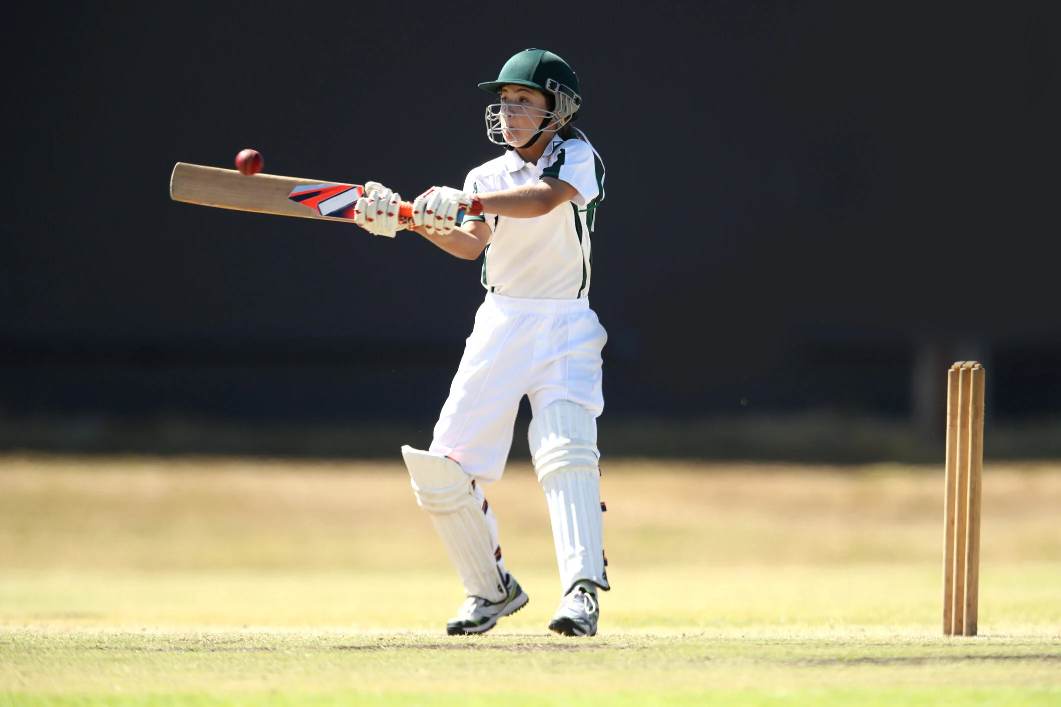 Junior girl cricketer powerful straight drive lagati, bat swing mein focus on timing - girls cricket amethi